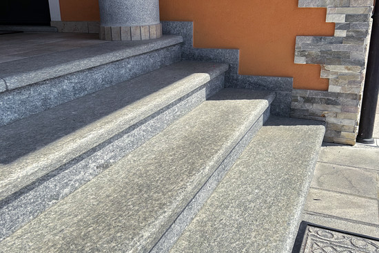 Rivestimenti per scale interne ed esterne in pietra