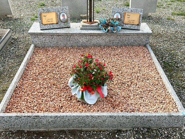 Tomba di coppia cimiteriale in marmo