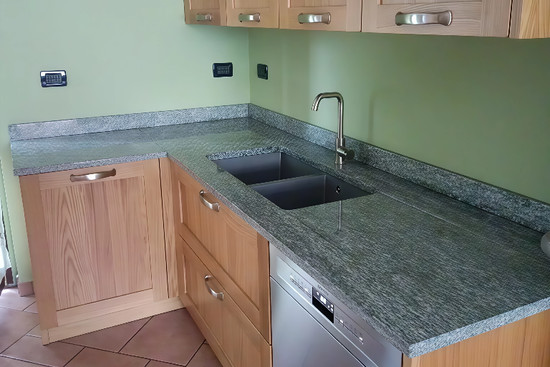 Top cucina e bagno in marmo e granito