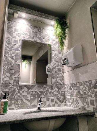 Top bagno su misura con lavabo integrato